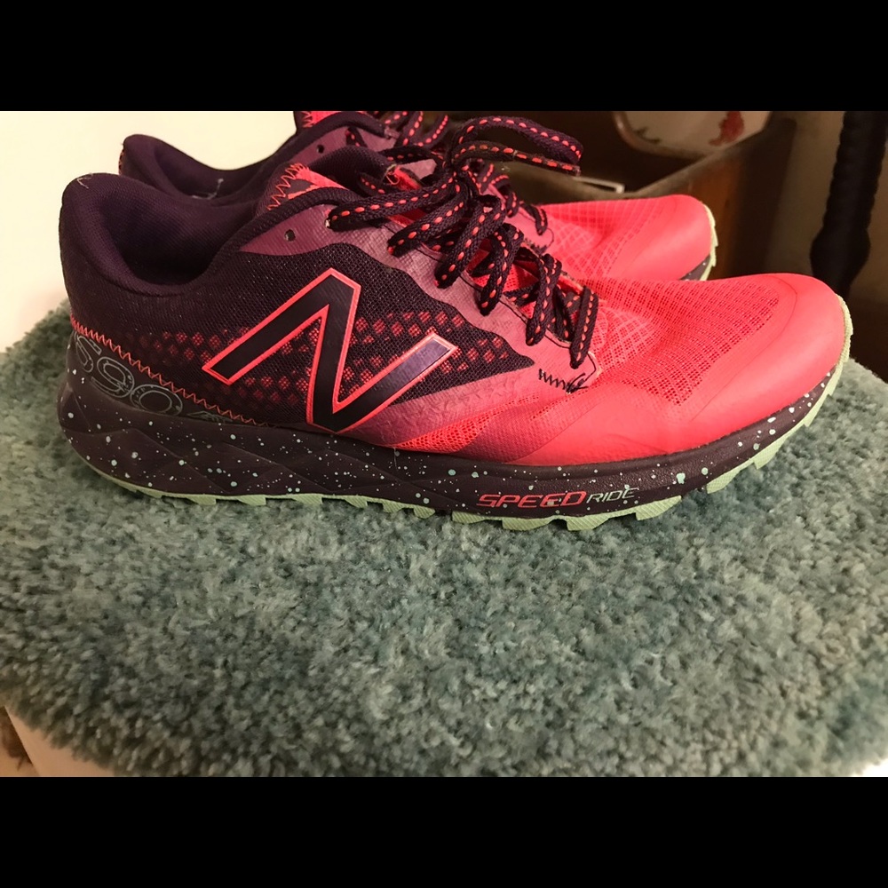 Used New Balance shoes - Picture 2 of 4